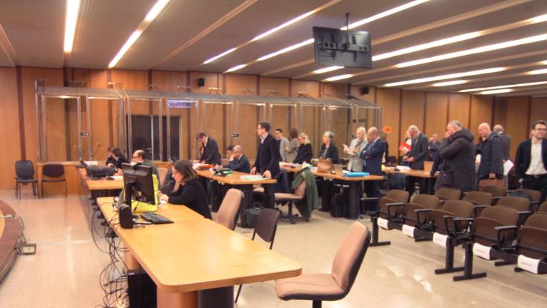 Ravenna, falsi vaccini del dottor Passarini: in aula i pazienti che puntano al proscioglimento Ravenna, falsi vaccini del dottor Passarini: in aula i pazienti che puntano al proscioglimento