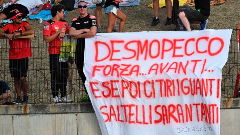 “Se sei incerto, tieni aperto”: gli striscioni per la MotoGp a Misano - Gallery “Se sei incerto, tieni aperto”: gli striscioni per la MotoGp a Misano - Gallery
