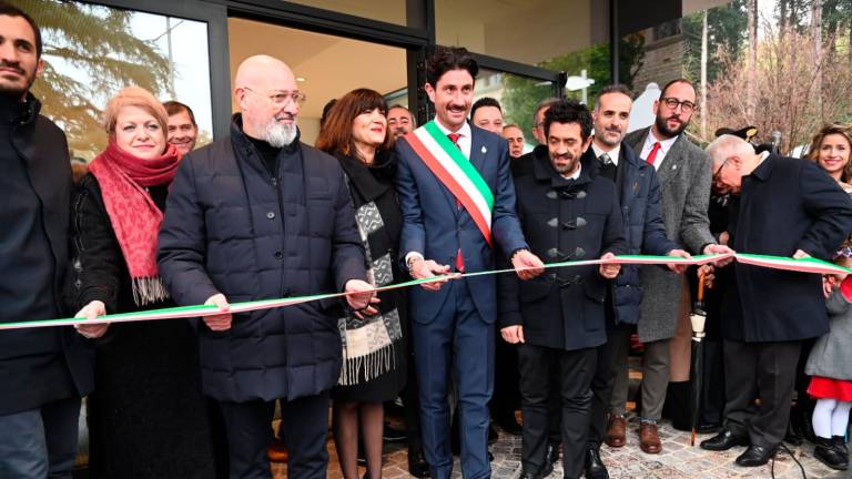 Ieri il taglio del nastro con il sindaco Baccini e il presidente Bonaccini Ieri il taglio del nastro con il sindaco Baccini e il presidente Bonaccini