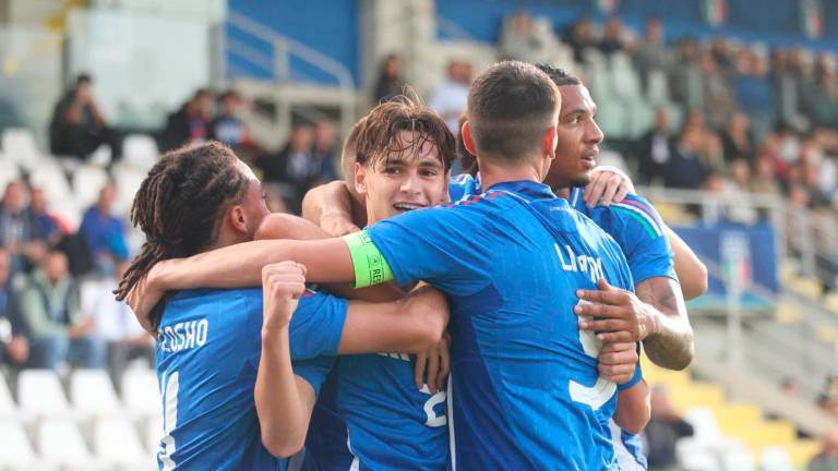 Pisilli festeggiato dopo il gol dell’1-0 (foto Gianmaria Zanotti) Pisilli festeggiato dopo il gol dell’1-0 (foto Gianmaria Zanotti)