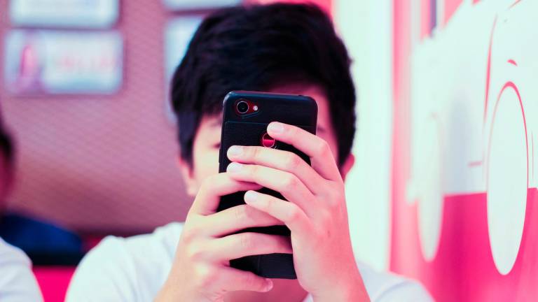 L’Europa pronta a vietare gli smartphone in classe per gli studenti fino a 15 anni L’Europa pronta a vietare gli smartphone in classe per gli studenti fino a 15 anni
