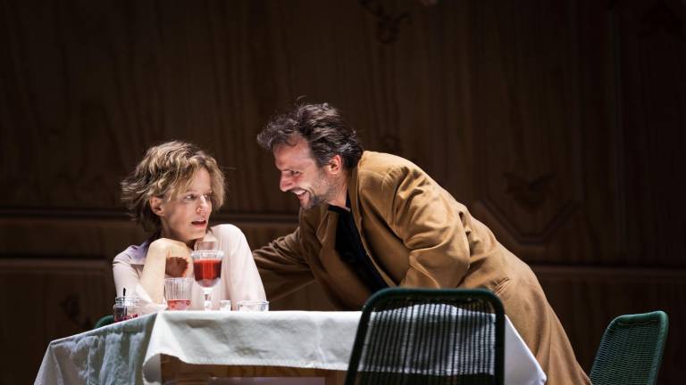 La locandiera apre la stagione di prosa del Teatro Galli di Rimini. Sonia Bergamasco è una contemporanea Mirandolina La locandiera apre la stagione di prosa del Teatro Galli di Rimini. Sonia Bergamasco è una contemporanea Mirandolina
