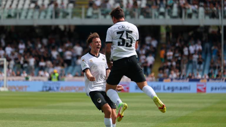 Giacomo Calò festeggia con Tommaso Berti il gol del momentaneo 1-0 in Cesena-Palermo (foto Zanotti) Giacomo Calò festeggia con Tommaso Berti il gol del momentaneo 1-0 in Cesena-Palermo (foto Zanotti)