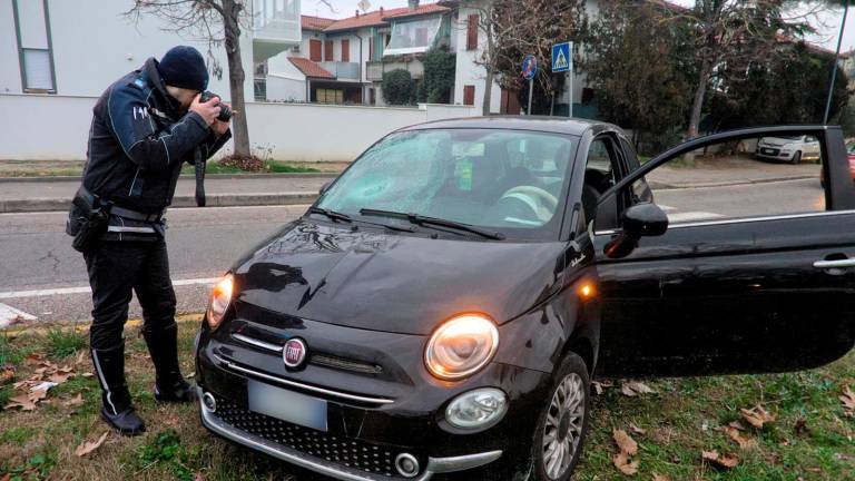 Ravenna, incidente: travolta da un’auto mentre va in bici a scuola, la ragazzina di 12 anni non è in pericolo di vita - Gallery Ravenna, incidente: travolta da un’auto mentre va in bici a scuola, la ragazzina di 12 anni non è in pericolo di vita - Gallery