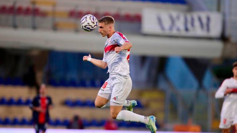 Gianluca Longobardi in azione con la maglia biancorossa Gianluca Longobardi in azione con la maglia biancorossa