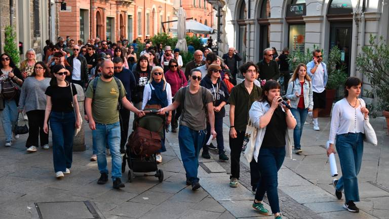 La camminata degli alluvionati per le vie del centro storico (foto Fabio Blaco) La camminata degli alluvionati per le vie del centro storico (foto Fabio Blaco)