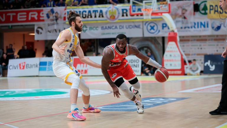 Basket A2, L’Unieuro si è fermata a Cividale: Forlì perde 86-77 e vede allontanarsi la Fortitudo Basket A2, L’Unieuro si è fermata a Cividale: Forlì perde 86-77 e vede allontanarsi la Fortitudo