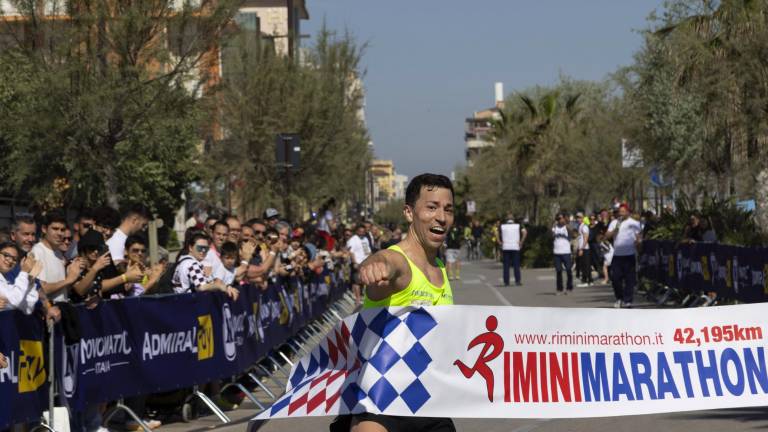 Rimini Marathon, una folla di corsa GALLERY Rimini Marathon, una folla di corsa GALLERY