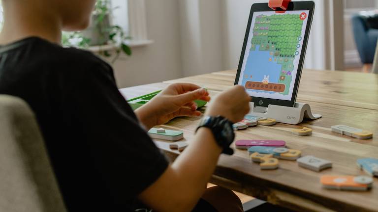 Lavoro, i giovani sempre più interconnessi, ma non sanno usare il pc o un foglio Excel Lavoro, i giovani sempre più interconnessi, ma non sanno usare il pc o un foglio Excel