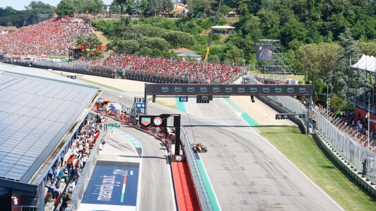 Imola Formula uno, edizione record: oltre 240mila tifosi ora si lotta perché non sia un addio VIDEO GALLERY Imola Formula uno, edizione record: oltre 240mila tifosi ora si lotta perché non sia un addio VIDEO GALLERY