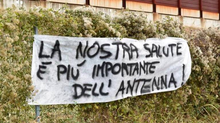 Rimini, la battaglia delle antenne. Arpae: «Oltre 700, ma la salute non è a rischio»