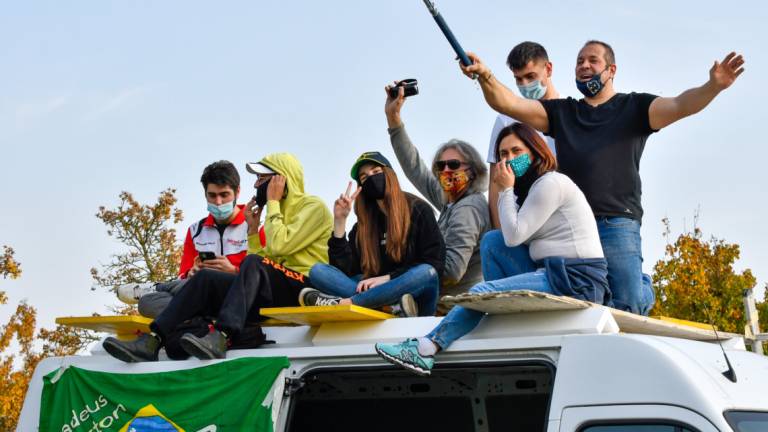 Imola, campeggio e biglietto comprato di persona i miti che resistono, un po' a fatica Imola, campeggio e biglietto comprato di persona i miti che resistono, un po' a fatica