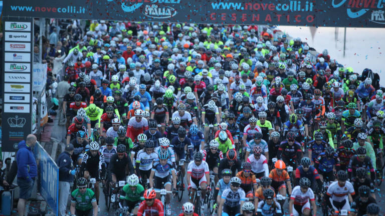 Ciclismo, Nove Colli 2023: gli iscritti sono 9.812. Il più anziano ha 89 anni Ciclismo, Nove Colli 2023: gli iscritti sono 9.812. Il più anziano ha 89 anni