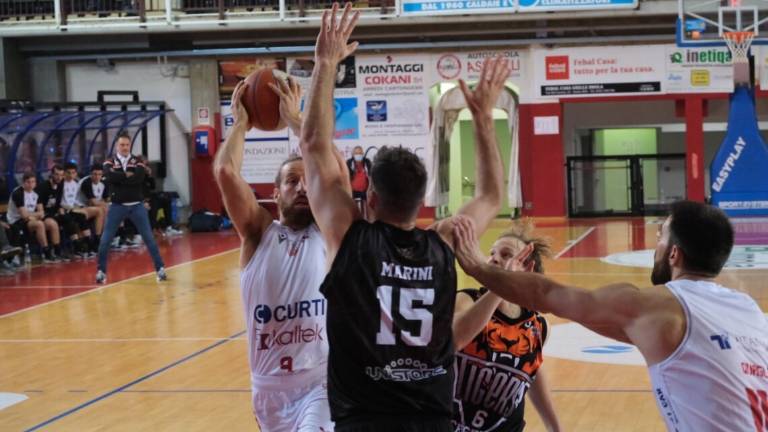 Basket, Serie B: Imola vince il derby con Cesena 76-72 Basket, Serie B: Imola vince il derby con Cesena 76-72