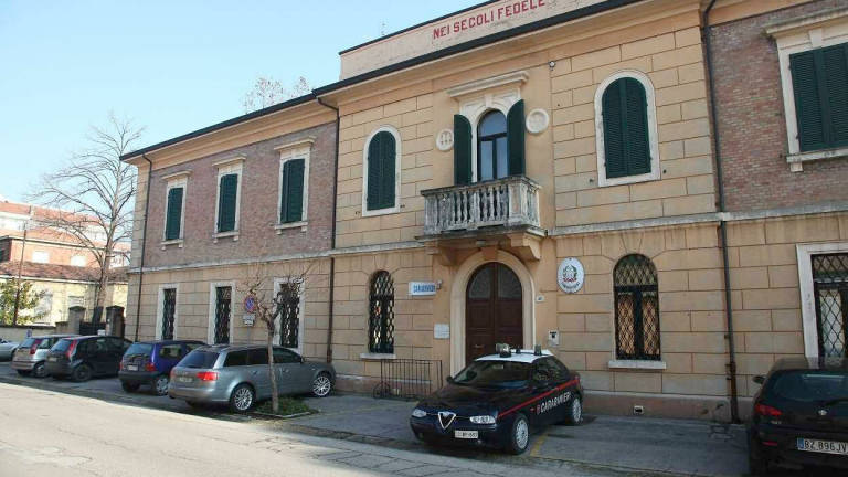 Gambettola, ubriaco spacca arredi di un bar e minaccia clienti: arrestato Gambettola, ubriaco spacca arredi di un bar e minaccia clienti: arrestato