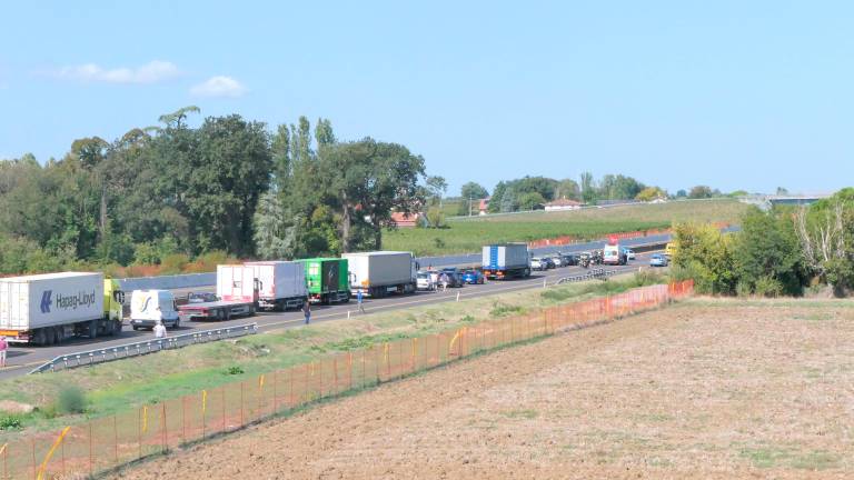 Imola, incidente con feriti in A14 in corsia nord traffico bloccato in mattinata ferito un motociclista Imola, incidente con feriti in A14 in corsia nord traffico bloccato in mattinata ferito un motociclista