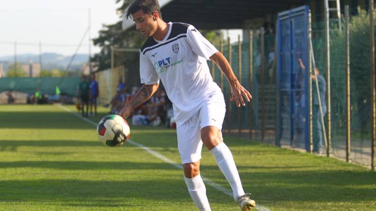 Calcio C: il Cesena perde il terzino Candela per Viterbo Calcio C: il Cesena perde il terzino Candela per Viterbo