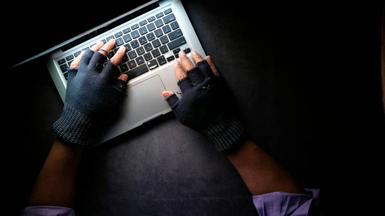 Forlì, usa falsi profili femminili per adescare minorenni: agli arresti domiciliari per materiale pedopornografico Forlì, usa falsi profili femminili per adescare minorenni: agli arresti domiciliari per materiale pedopornografico