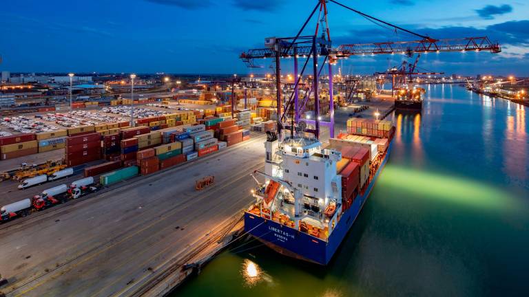 Porto di Ravenna, un marzo 2025 da record: “Uno dei mesi migliori della storia” Porto di Ravenna, un marzo 2025 da record: “Uno dei mesi migliori della storia”