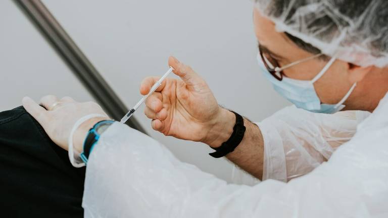 Vaccini, alle 11 erano oltre 61mila i prenotati nella fascia tra 55 e 59 anni Vaccini, alle 11 erano oltre 61mila i prenotati nella fascia tra 55 e 59 anni