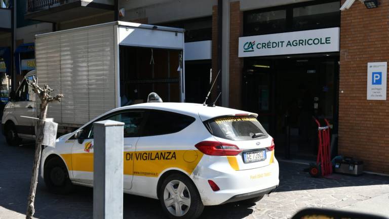 Forlì, bancomat esplode nella notte in viale Risorgimento Forlì, bancomat esplode nella notte in viale Risorgimento