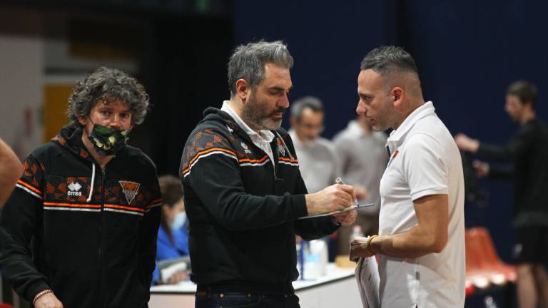 Basket B, coach Tassinari positivo: Ruggeri guiderà i Tigers Basket B, coach Tassinari positivo: Ruggeri guiderà i Tigers