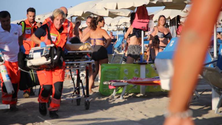 Cesenatico, gravi zia e nipotina soccorse in mare Cesenatico, gravi zia e nipotina soccorse in mare