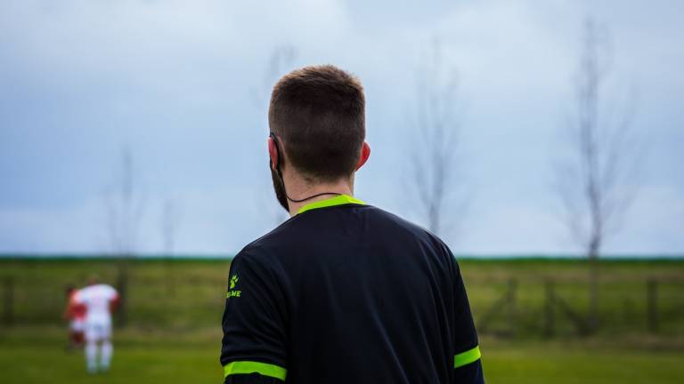 Calcio, aggredito arbitro di 18 anni: gara sospesa in Terza categoria Calcio, aggredito arbitro di 18 anni: gara sospesa in Terza categoria