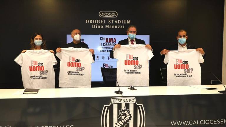 Il Cesena Fc in campo contro la violenza alle donne - Video Il Cesena Fc in campo contro la violenza alle donne - Video