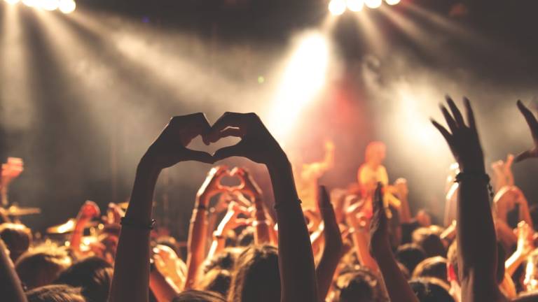 Feste abusive e dj in nero a Rimini e Riccione: maxi-multe in arrivo Feste abusive e dj in nero a Rimini e Riccione: maxi-multe in arrivo