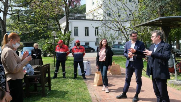 Faenza, uova e giocattoli per i piccoli ospiti ucraini Faenza, uova e giocattoli per i piccoli ospiti ucraini