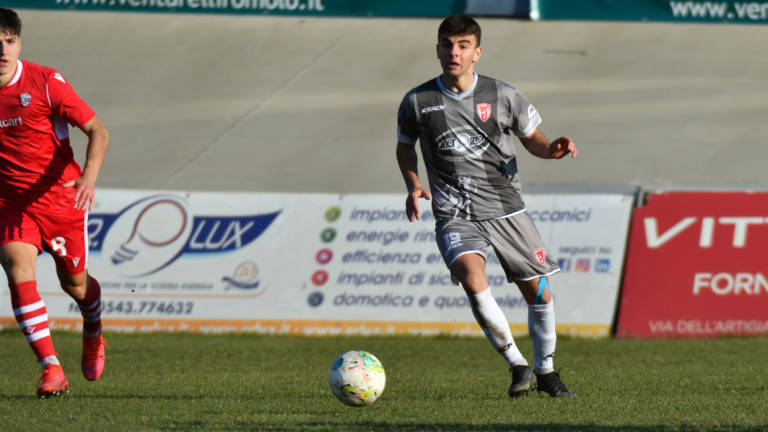 Calcio D, la punta del Forlì Nardella al Viareggio con la selezione Lnd Calcio D, la punta del Forlì Nardella al Viareggio con la selezione Lnd