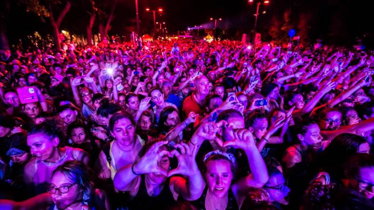 Notte Rosa 2025 a Rimini: nelle vie chiuse al traffico non si entra nemmeno con bici o monopattini Notte Rosa 2025 a Rimini: nelle vie chiuse al traffico non si entra nemmeno con bici o monopattini
