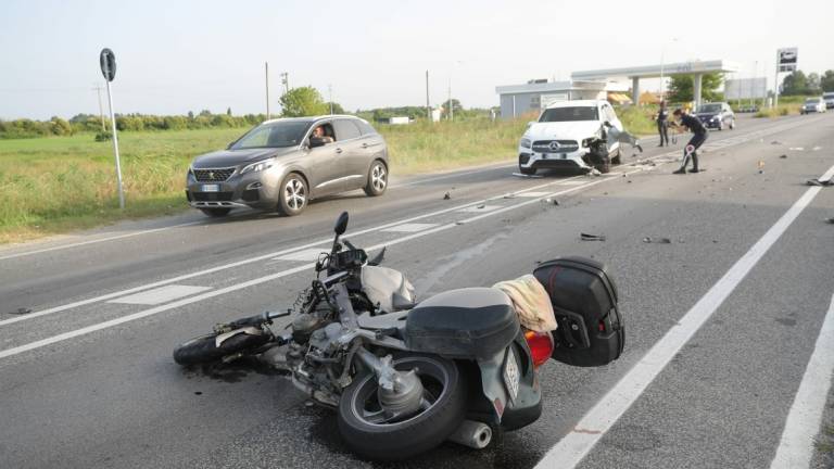 Ravenna: incidente in viale Europa, morto motociclista Ravenna: incidente in viale Europa, morto motociclista
