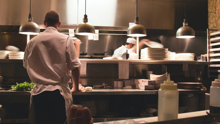 Rimini, tra ristorante e pasticceria spuntano 6 lavoratori in nero e 3 irregolari Rimini, tra ristorante e pasticceria spuntano 6 lavoratori in nero e 3 irregolari
