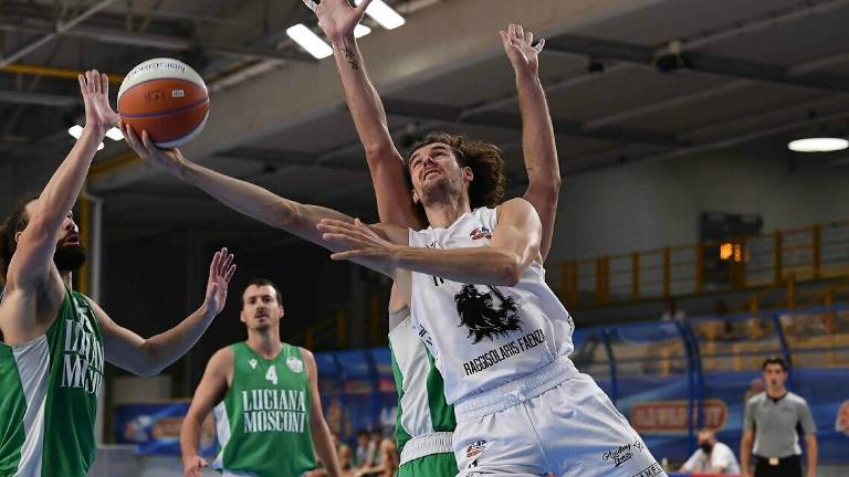 Basket B Supercoppa, una grande rimonta porta Faenza in semifinale Basket B Supercoppa, una grande rimonta porta Faenza in semifinale