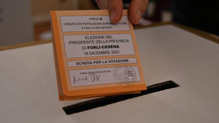 Seggi aperti per l'elezione del nuovo presidente della Provincia di Forlì-Cesena Seggi aperti per l'elezione del nuovo presidente della Provincia di Forlì-Cesena