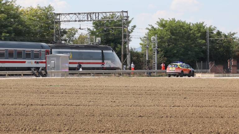 Cesena: traffico ferroviario in tilt, treni soppressi ed in ritardo a causa di un blocco a Savignano - FOTOGALLERY Cesena: traffico ferroviario in tilt, treni soppressi ed in ritardo a causa di un blocco a Savignano - FOTOGALLERY