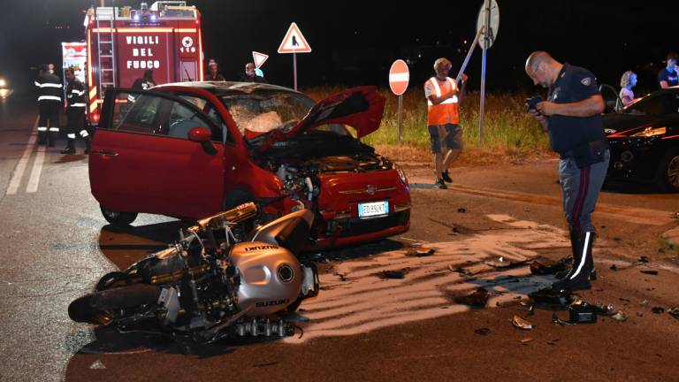 Scontro auto-moto a Forlimpopoli, due feriti Scontro auto-moto a Forlimpopoli, due feriti