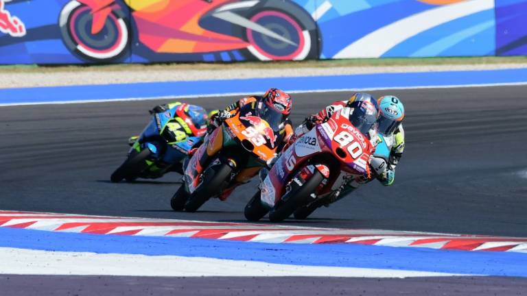 Moto3, Alonso trionfa a Misano dopo una gara mozzafiato Moto3, Alonso trionfa a Misano dopo una gara mozzafiato