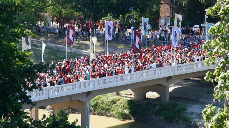 Imola Formula uno, edizione record: oltre 240mila tifosi ora si lotta perché non sia un addio VIDEO GALLERY Imola Formula uno, edizione record: oltre 240mila tifosi ora si lotta perché non sia un addio VIDEO GALLERY