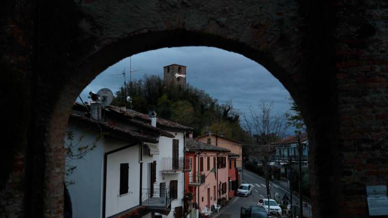 Cesena: una stella cometa sulla Torre di Roversano Cesena: una stella cometa sulla Torre di Roversano