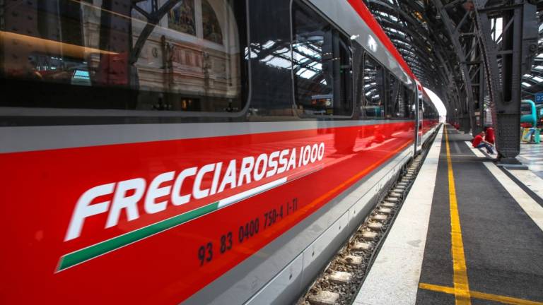 Vento a 100 km orari in Romagna, treni in ritardo: sospesa la circolazione tra Forlì e Faenza Vento a 100 km orari in Romagna, treni in ritardo: sospesa la circolazione tra Forlì e Faenza