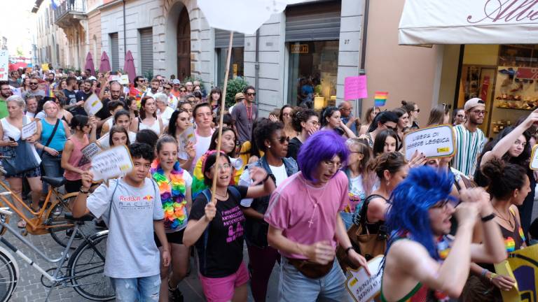Imola, in corteo per dire no a violenza e discriminazioni di genere Imola, in corteo per dire no a violenza e discriminazioni di genere