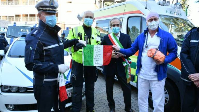 Forlì, omaggio ai sanitari Forlì, omaggio ai sanitari