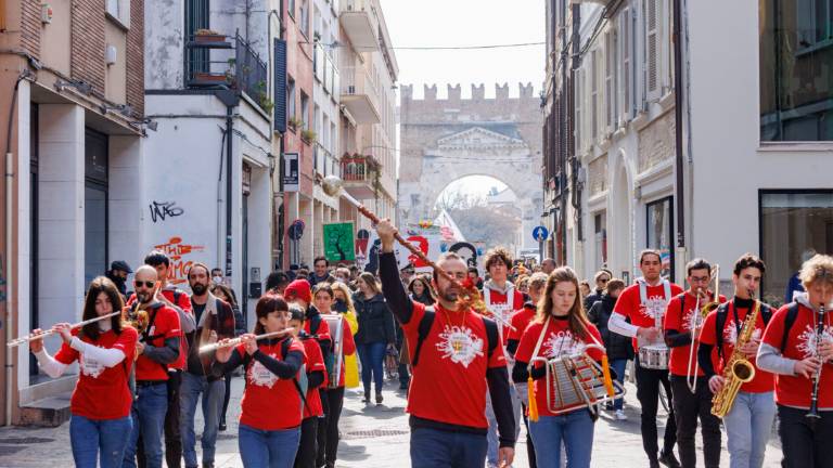 Marcia della legalità per le strade di Rimini: letti i nomi delle vittime Marcia della legalità per le strade di Rimini: letti i nomi delle vittime