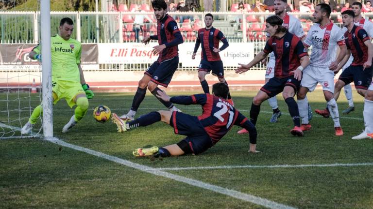 Calcio C, da #bedifferent a simm divers: l'Imolese spegne Facebook e annuncia via chat il silenzio stampa Calcio C, da #bedifferent a simm divers: l'Imolese spegne Facebook e annuncia via chat il silenzio stampa
