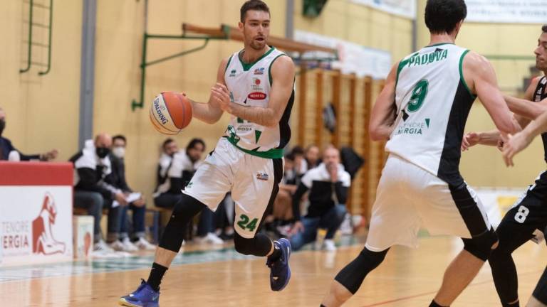 Basket A2, la guardia Pietro Bocconcelli all'OraSì Ravenna Basket A2, la guardia Pietro Bocconcelli all'OraSì Ravenna