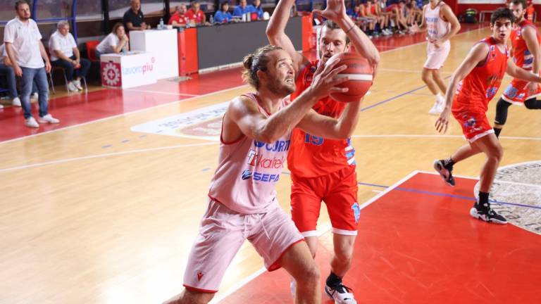 Basket B, attenta Andrea Costa: Fabriano al debutto ha infilato 19 triple Basket B, attenta Andrea Costa: Fabriano al debutto ha infilato 19 triple
