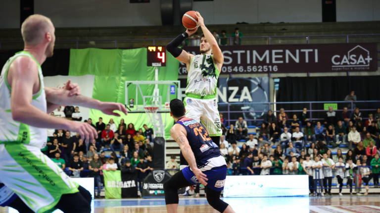 Basket B, i Blacks si tengono stretto Simone Aromando Basket B, i Blacks si tengono stretto Simone Aromando